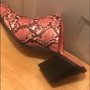 Snake skin design clogs